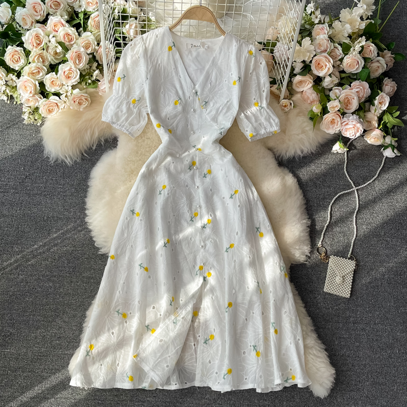 Artistic Retro White Little Daisy Embroidered V-neck Floral Dress French Sweet Puff Sleeve Goddess Temperament Long Dress - Image 2