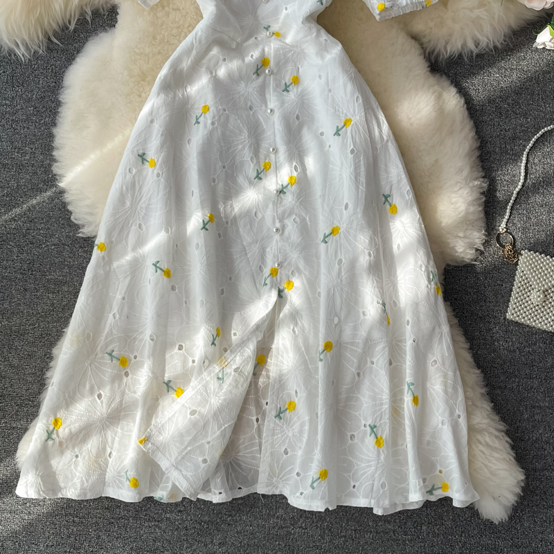 Artistic Retro White Little Daisy Embroidered V-neck Floral Dress French Sweet Puff Sleeve Goddess Temperament Long Dress - Image 4